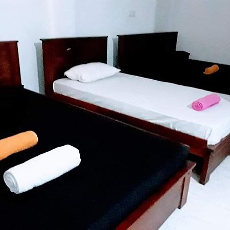 Deiyannewela Black And White Kandy Guest House 02 מראה חיצוני תמונה