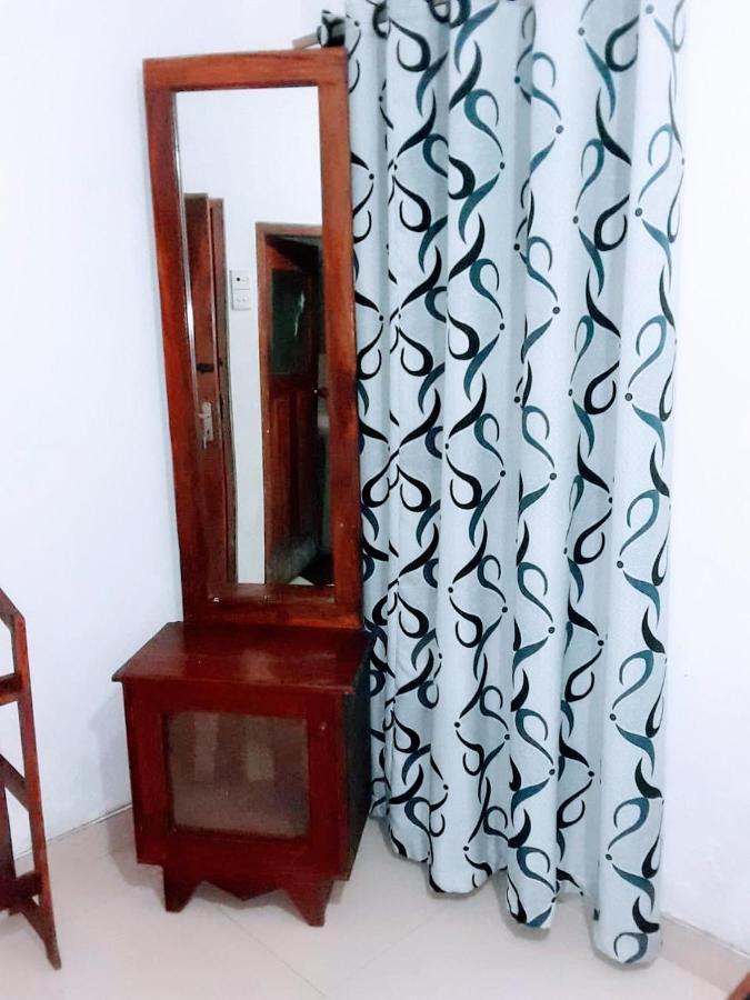 Deiyannewela Black And White Kandy Guest House 02 מראה חיצוני תמונה