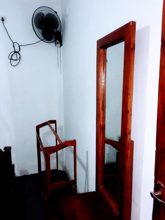 Deiyannewela Black And White Kandy Guest House 02 מראה חיצוני תמונה