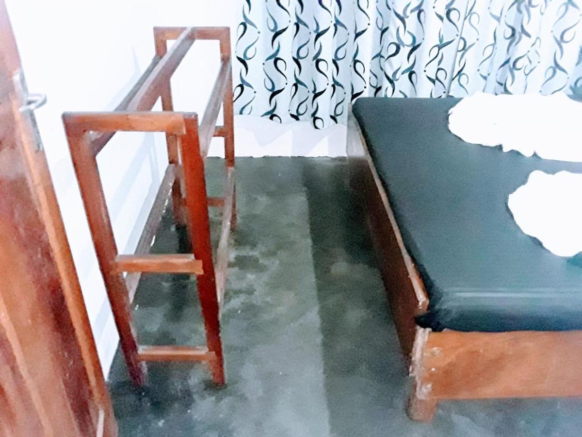 Deiyannewela Black And White Kandy Guest House 02 מראה חיצוני תמונה