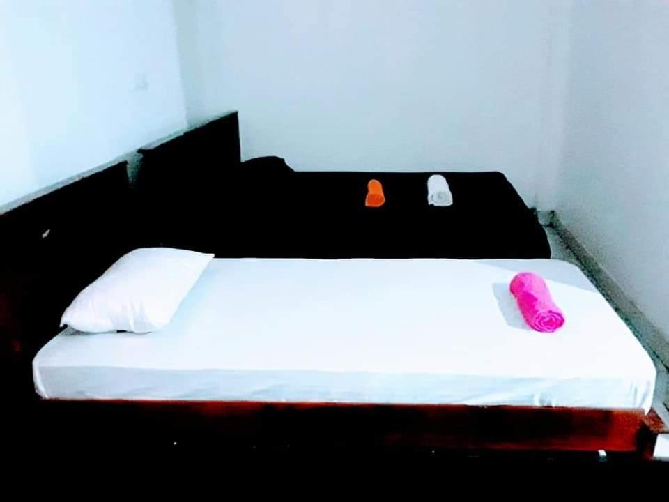 Deiyannewela Black And White Kandy Guest House 02 מראה חיצוני תמונה