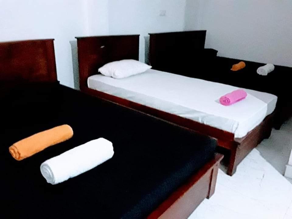 Deiyannewela Black And White Kandy Guest House 02 מראה חיצוני תמונה